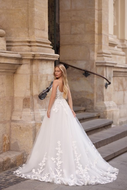 https://sposa-lia.com/images/stories/virtuemart/product/10_edith_03.jpg