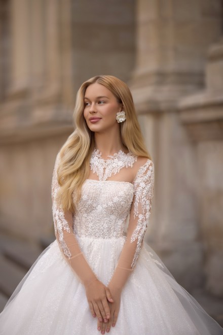 https://sposa-lia.com/images/stories/virtuemart/product/12_ruth_02.jpg