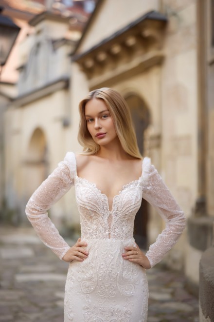 https://sposa-lia.com/images/stories/virtuemart/product/14_taylor_02.jpg
