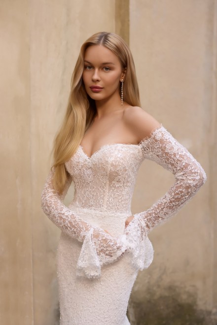 https://sposa-lia.com/images/stories/virtuemart/product/15_sylvia_02.jpg