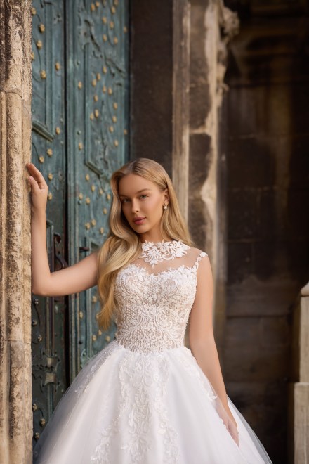 https://sposa-lia.com/images/stories/virtuemart/product/16_daisy_02.jpg