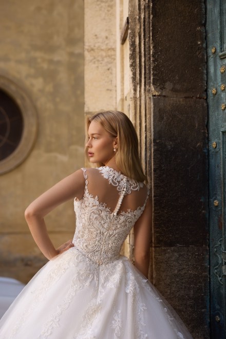 https://sposa-lia.com/images/stories/virtuemart/product/16_daisy_03.jpg