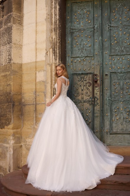 https://sposa-lia.com/images/stories/virtuemart/product/16_daisy_04.jpg