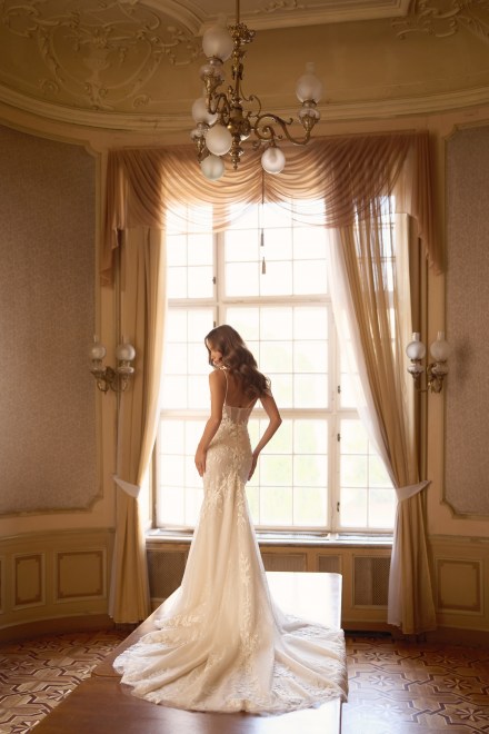 https://sposa-lia.com/images/stories/virtuemart/product/1_linda_03.jpg
