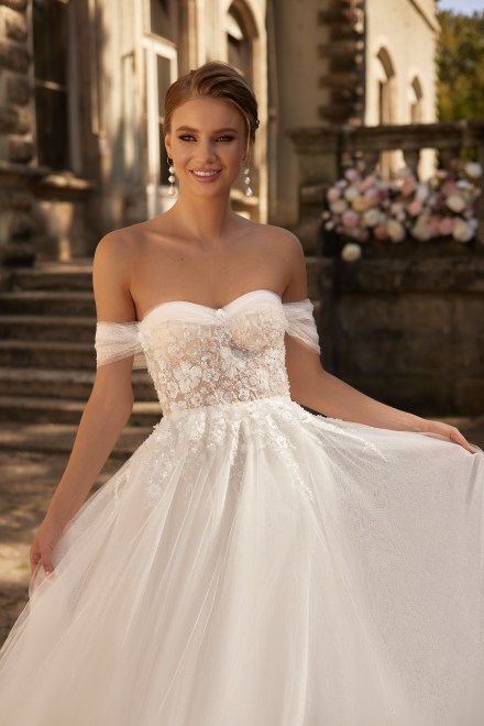https://sposa-lia.com/images/stories/virtuemart/product/2)Amanda.jpg