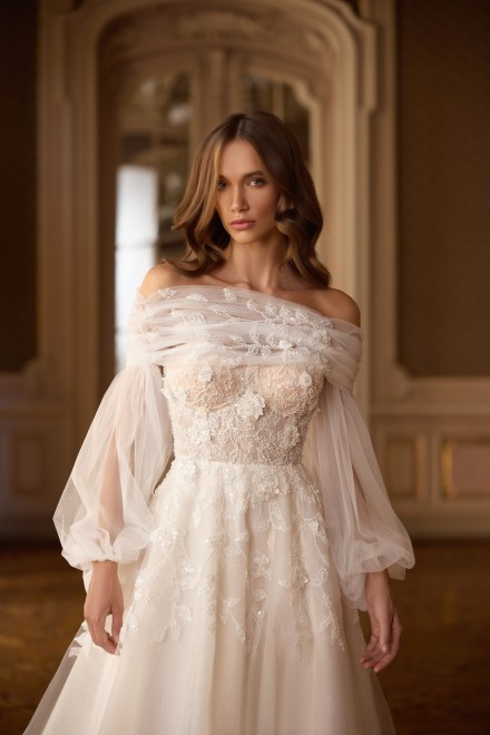 https://sposa-lia.com/images/stories/virtuemart/product/23_gia_02.jpg