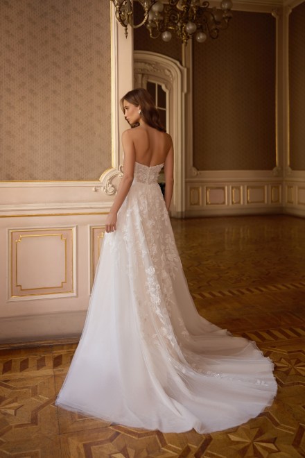https://sposa-lia.com/images/stories/virtuemart/product/23_gia_04.jpg