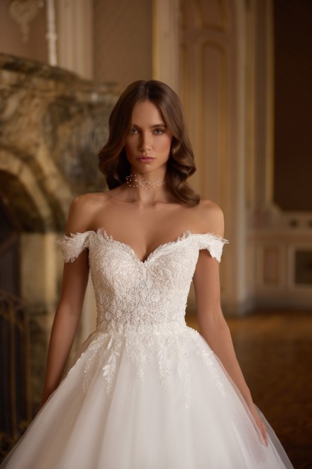 https://sposa-lia.com/images/stories/virtuemart/product/25_zara_02.jpg
