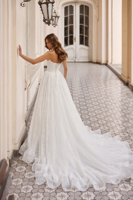 https://sposa-lia.com/images/stories/virtuemart/product/3_emma_03.jpg