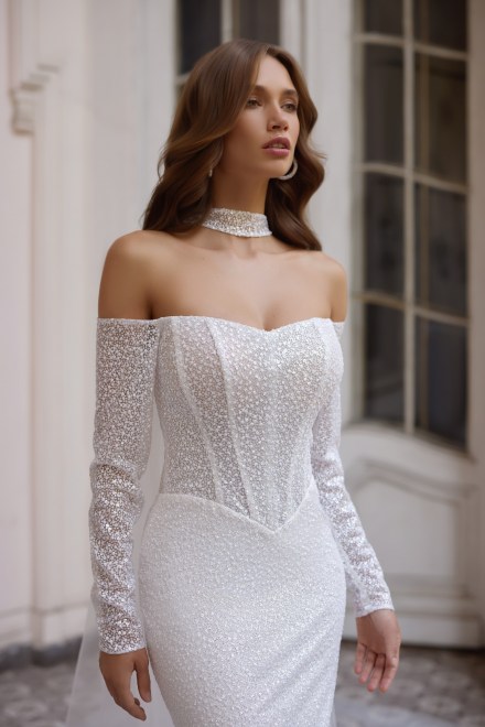 https://sposa-lia.com/images/stories/virtuemart/product/4_caraline_02.jpg