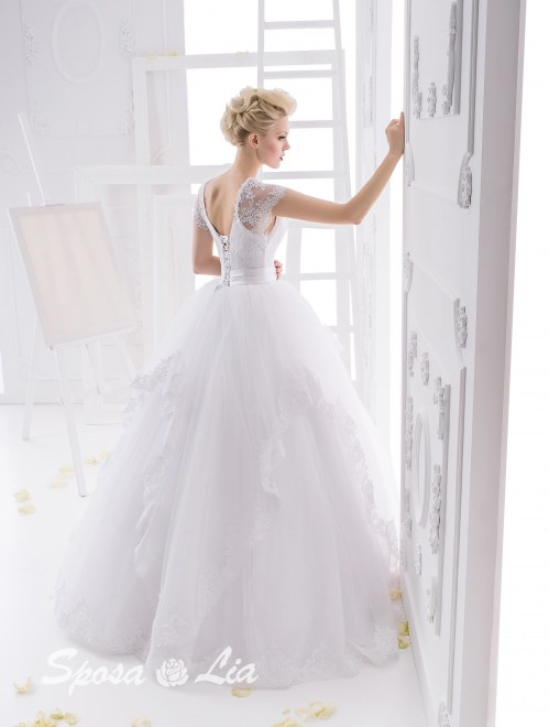 https://sposa-lia.com/images/stories/virtuemart/product/585-22.jpg