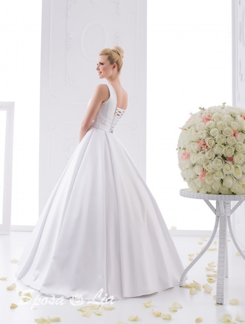 https://sposa-lia.com/images/stories/virtuemart/product/588-26.jpg