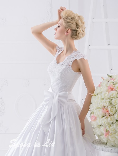 https://sposa-lia.com/images/stories/virtuemart/product/589-22.jpg