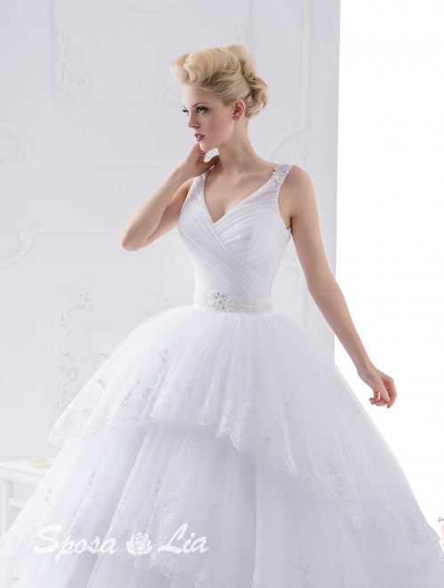 https://sposa-lia.com/images/stories/virtuemart/product/593-38.jpg