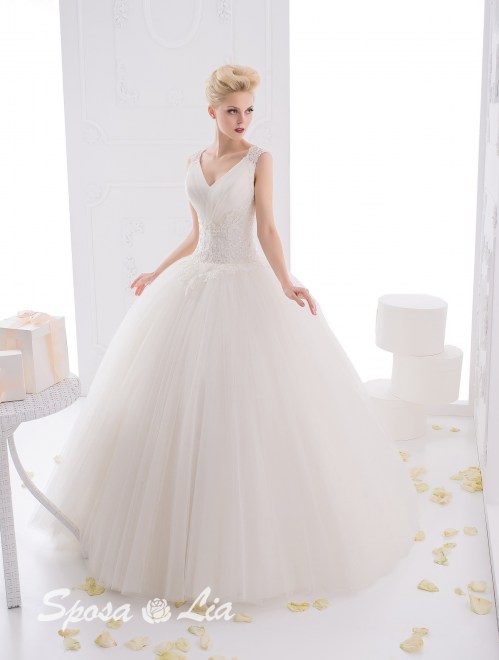 Wedding dress 050 595-11