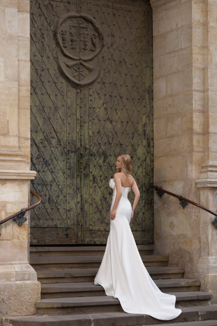 https://sposa-lia.com/images/stories/virtuemart/product/6_olivia_03.jpg