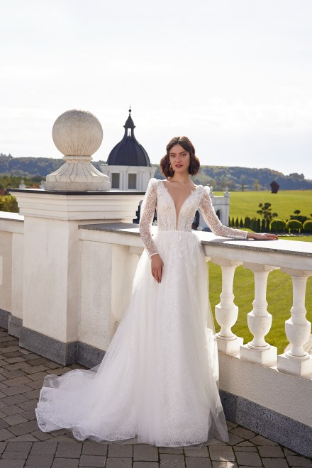 https://sposa-lia.com/images/stories/virtuemart/product/Andrea(1)39.jpg