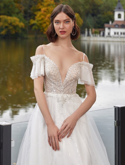 https://sposa-lia.com/images/stories/virtuemart/product/Carmen(2).jpg