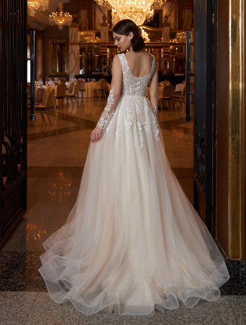 https://sposa-lia.com/images/stories/virtuemart/product/Ivana(3).jpg