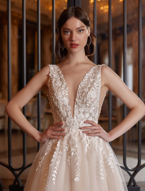 https://sposa-lia.com/images/stories/virtuemart/product/Lori(2).jpg