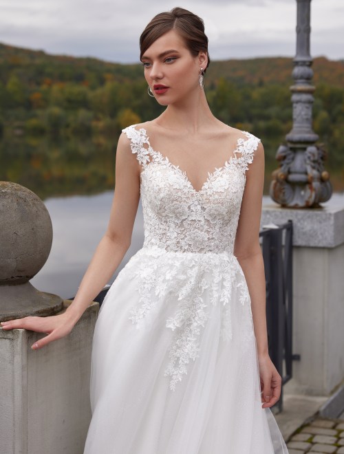 https://sposa-lia.com/images/stories/virtuemart/product/Nina(2).jpg