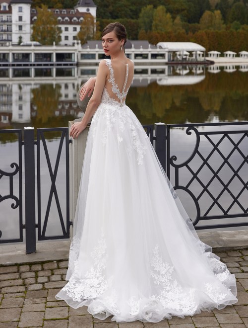 https://sposa-lia.com/images/stories/virtuemart/product/Nina(3).jpg