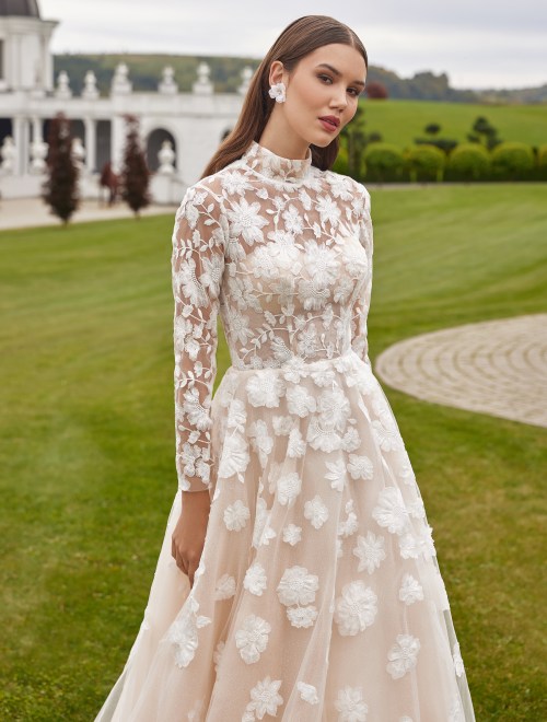 https://sposa-lia.com/images/stories/virtuemart/product/Sebastiana(2).jpg