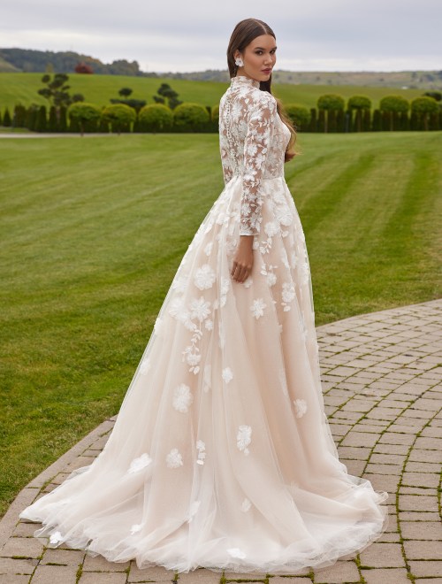 https://sposa-lia.com/images/stories/virtuemart/product/Sebastiana(3).jpg