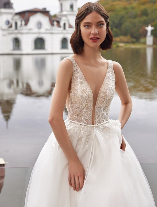 https://sposa-lia.com/images/stories/virtuemart/product/Simona(2).jpg